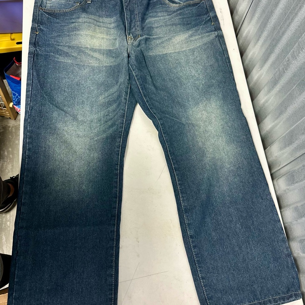 Men’s Izod Relaxed Fit Denim Jeans Size 42W and 30L